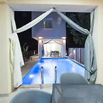 Oasis Flowers Villa *
