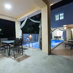 Villa Oasis Flowers *