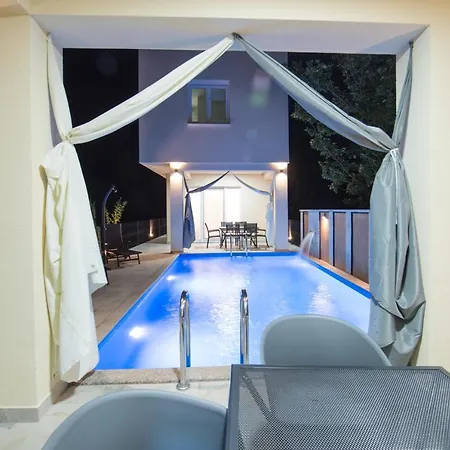 Oasis Flowers Villa *