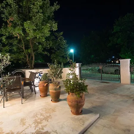 Villa Oasis Flowers *