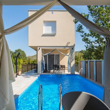 Oasis Flowers Villa *